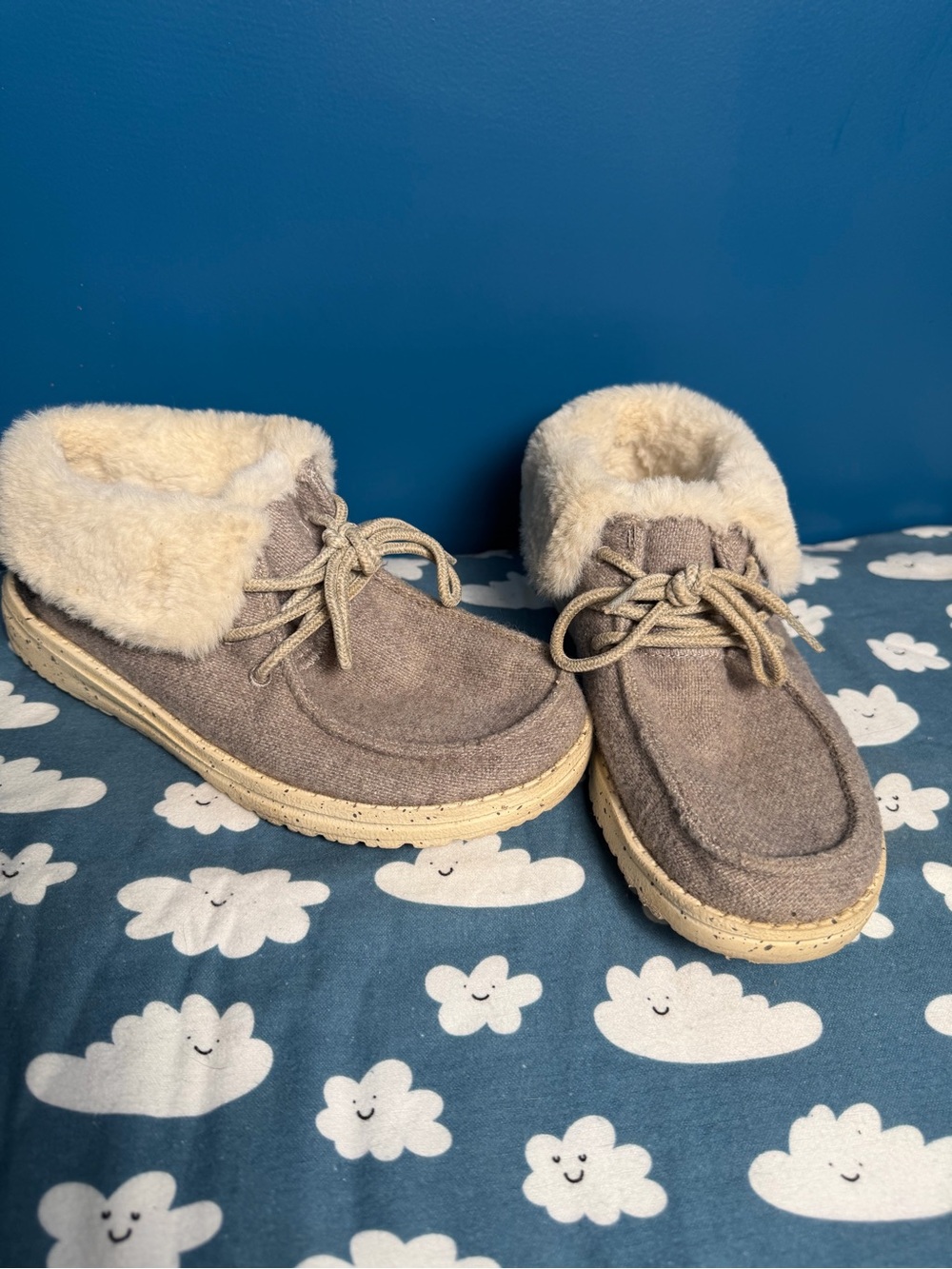 Hey Dude Wendy Cozy Fur Lined Shoes Taupe Womens 5.5 or 4Y Slip On Loafers